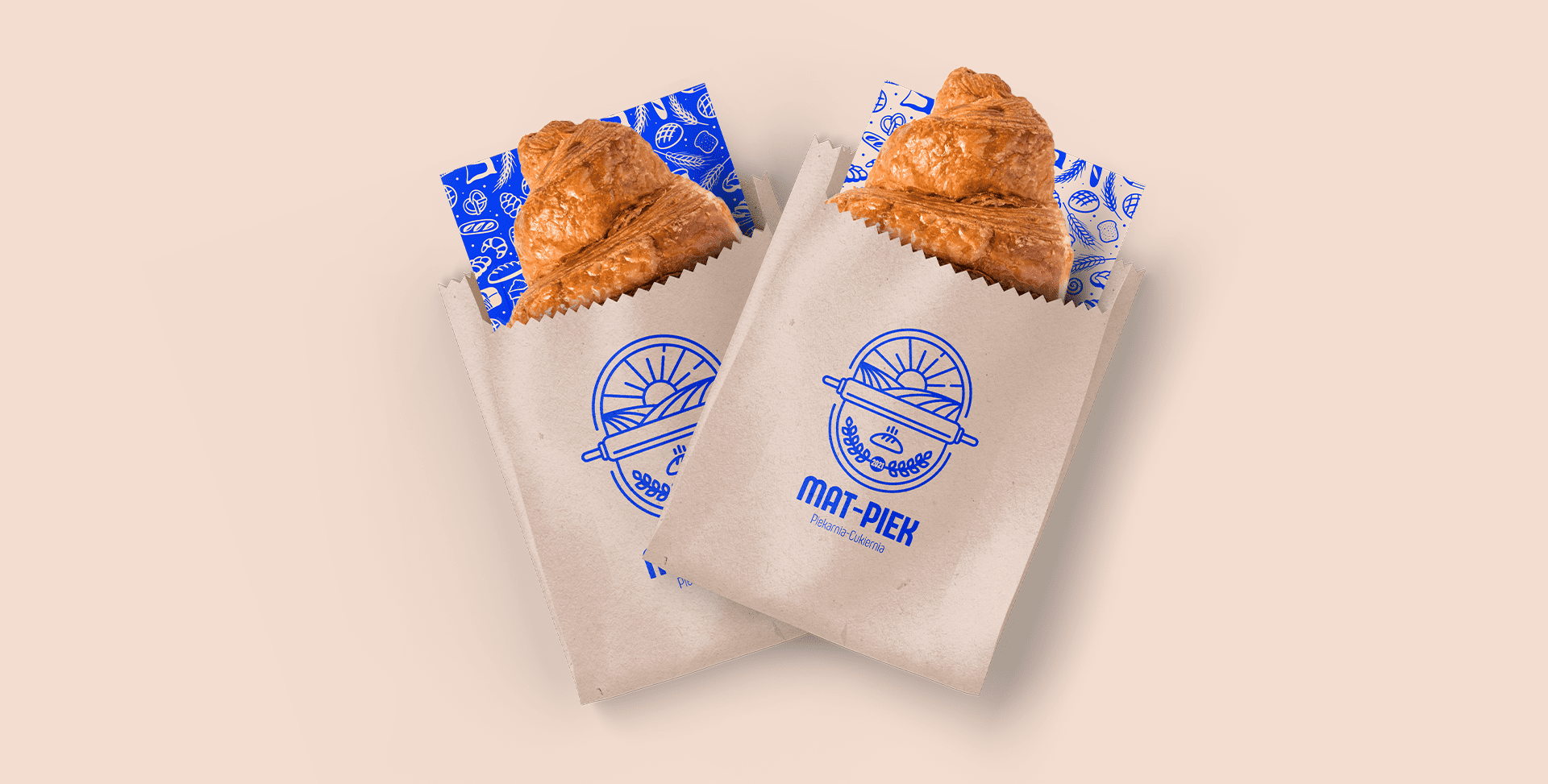 Dwa rogaliki w papierowych torebkach