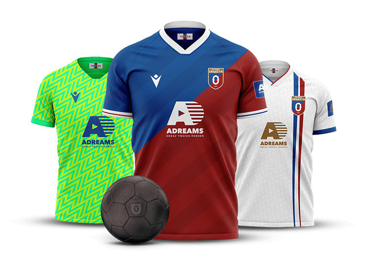 Trzy koszulki piłkarskie i piłka