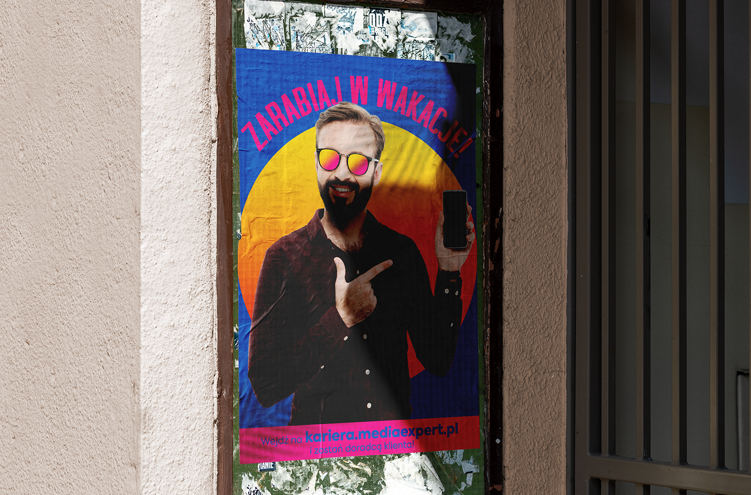 Plakat promujący pracę w wakacje.